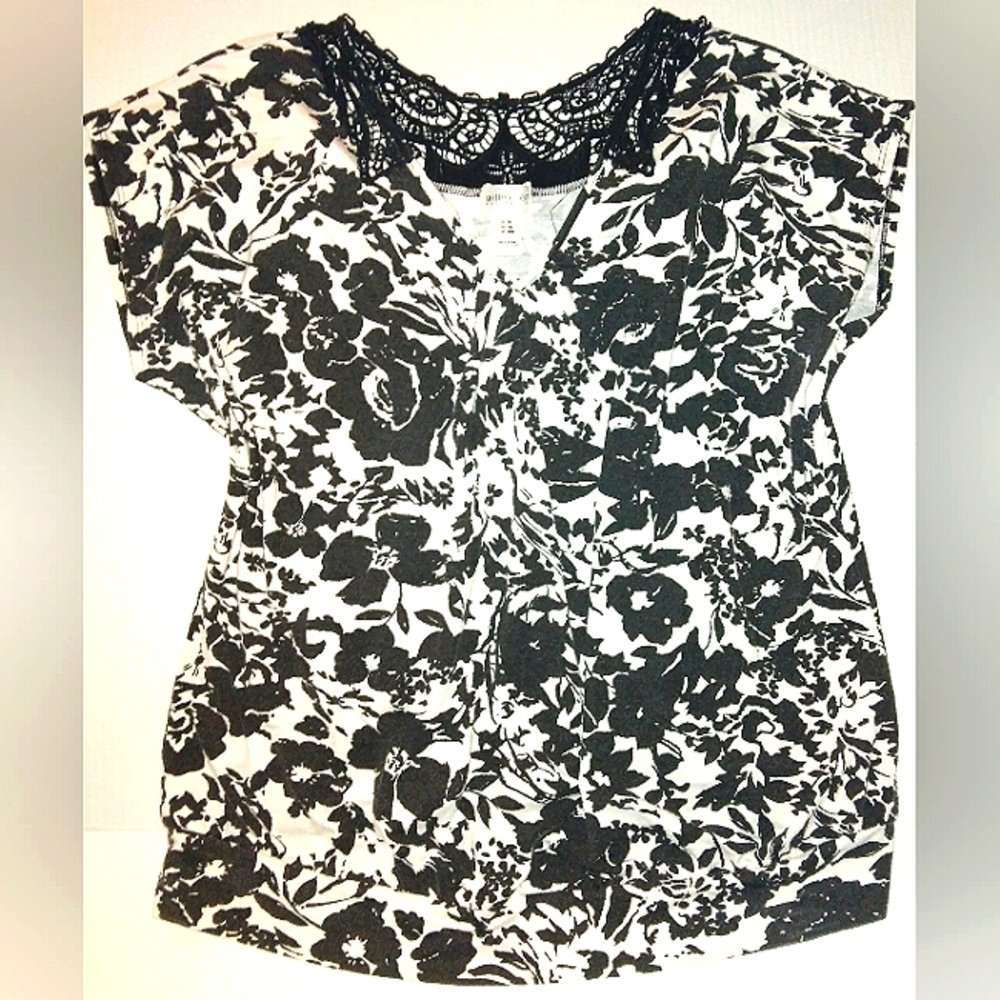 Beautiful EUC MOTHERHOOD Maternity Sexy  Black & White floral Lace Back Top~XL